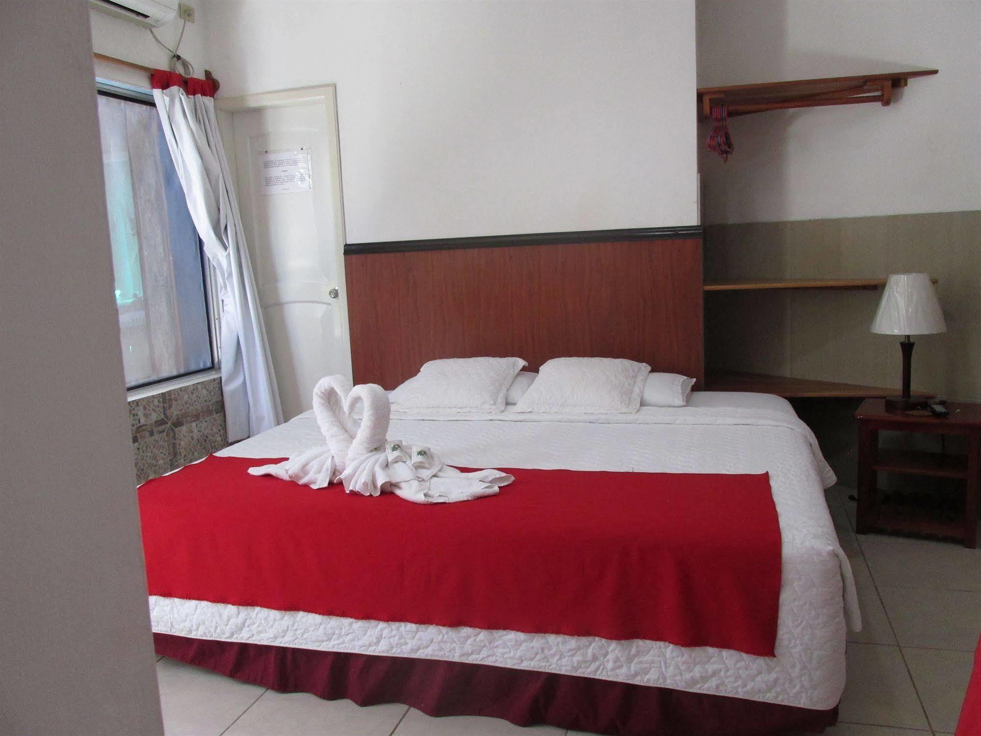 Hotel La Gran Tortuga - ᯤ Starlink Puerto Villamil Eksteriør billede