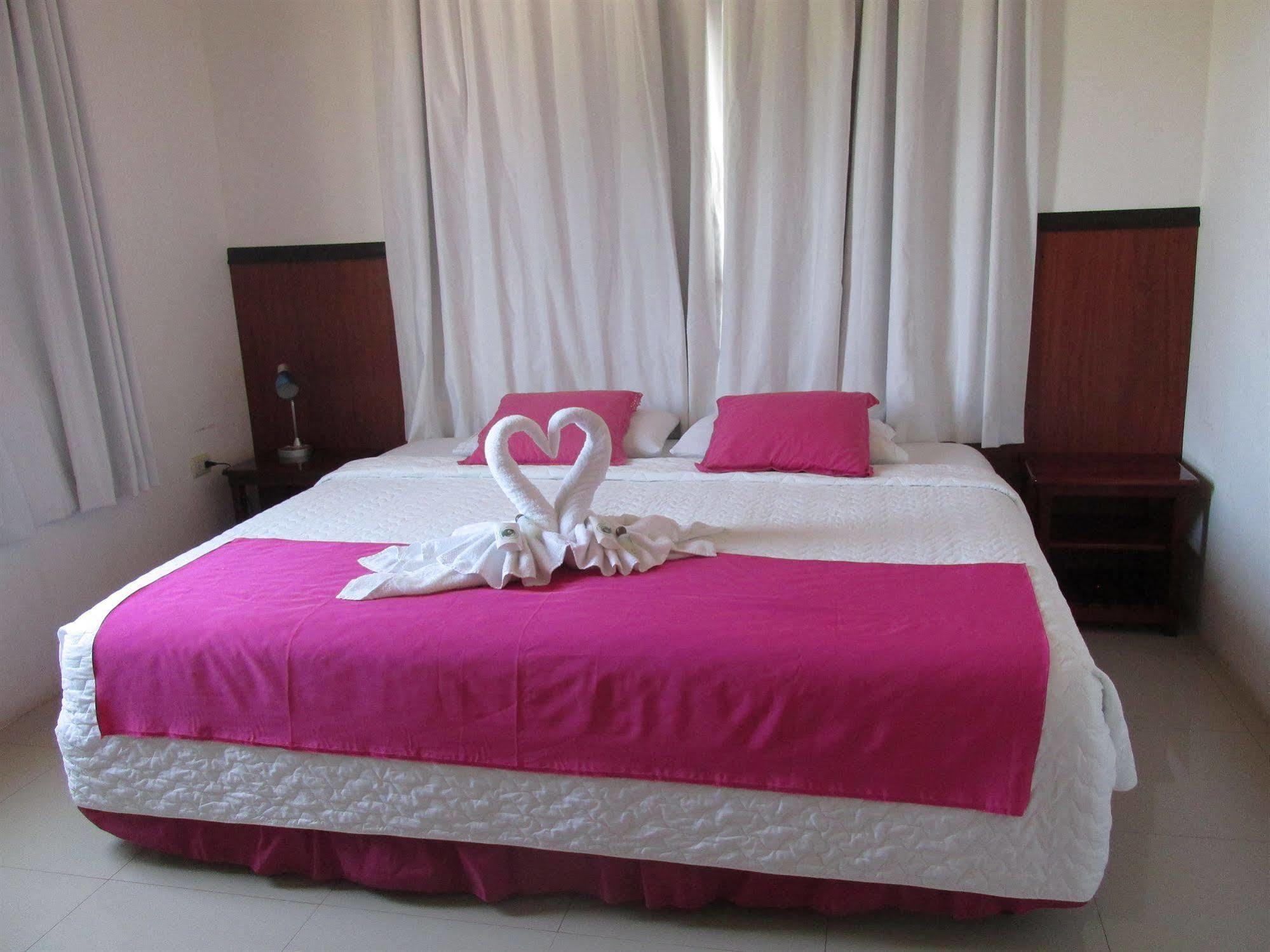Hotel La Gran Tortuga - ᯤ Starlink Puerto Villamil Eksteriør billede