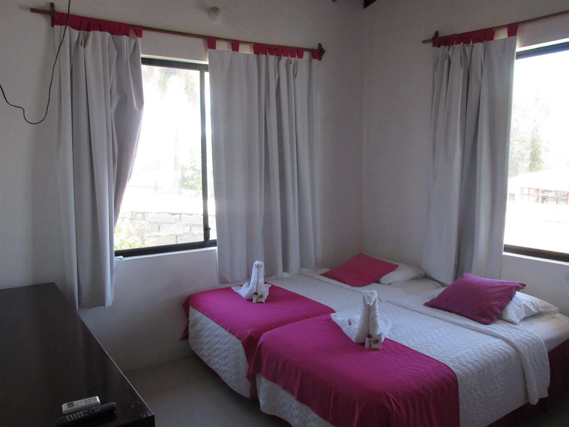 Hotel La Gran Tortuga - ᯤ Starlink Puerto Villamil Eksteriør billede